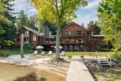 Image de 22 Mins to the Horse Show! Amazing 10k sqft Home on Torch Lake