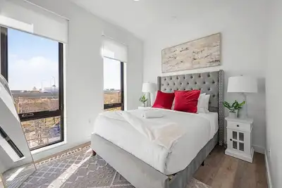 Image de Luxury 2bd\/2ba Next to the Airport 1619