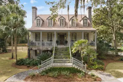 Image de Low-Country Cottage with Pool 5 minutes from Sea Island Beach
