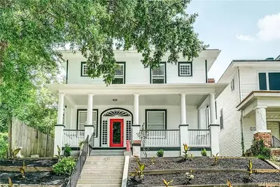 Image de Spacious 4-bedroom house in charming Petersburg