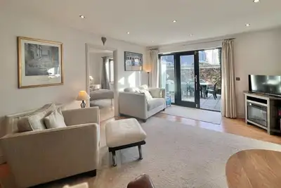 Image de Central Spacious Ground Floor Flat with Courtyard