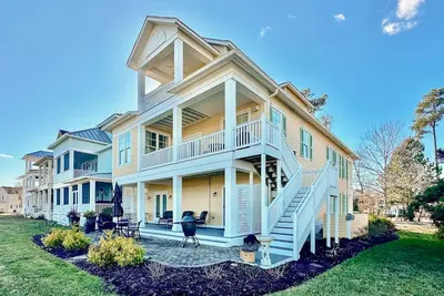 Image de The Peninsula house w/ indoor/outdoor pools, on-site golf & tennis/pickleball