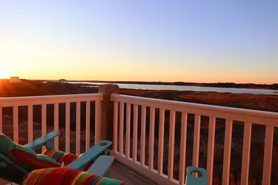 Image de Waterway and Ocean Views! 4 Bedroom Island Gem