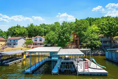 Image de Still Water Cabin - Stunning lakefront cabin