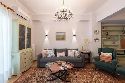 Image de Vintage 1br Timeless Beauty
