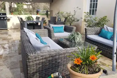 Image de Family house and cottage in Opio. Sleeps 8, walking distance from Valbonne