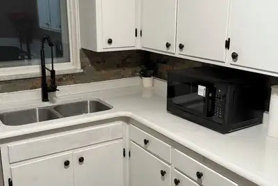 Image de Luxury 2br with spa bath, huge kitchen & living room—prime Toledo location!