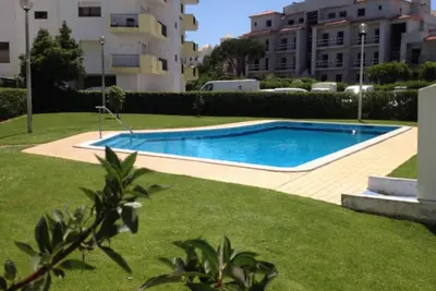 Image de Studio Cosy avec Terrasse & Piscine – Proche Plage, Strip & Vieille Ville – Wi-Fi