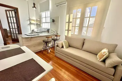 Image de Elegant & Historic Stay | 1 Block from the Obelisk