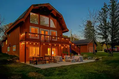 Image de Country retreat on the Manistee National Forest w/ outside space