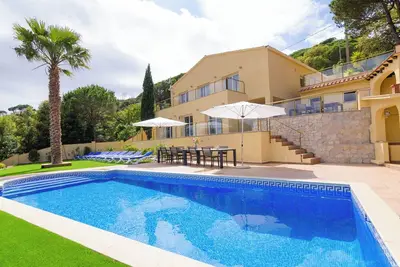 Image de Grande Villa avec Piscine et vue sur Mer et Montagne