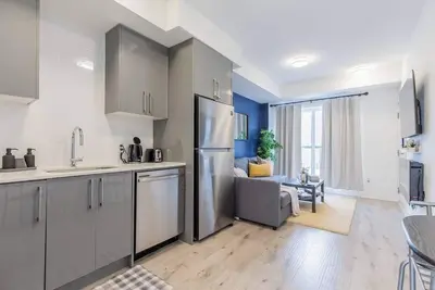 Image de Niagara Luxe Suite, 4min to Falls W/ Fireplace, Ping Pong