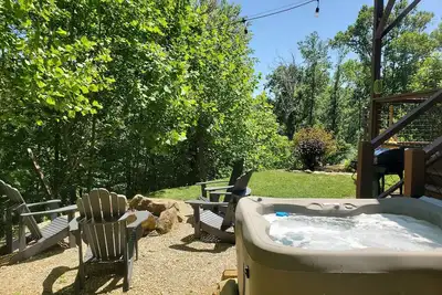Image de You found the perfect cabin, 8. 1 miles to Casino, Hot tub and Views, dogs ok