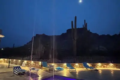 Image de Spacious 5 bed\/5 bath house at Superstition Mountains. Hiking. Pool. Spa. Views!