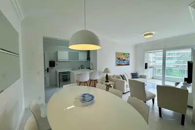 Image de Spacious apartment right on the grass in Riviera de São Lourenço