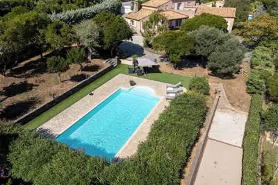 Image de Charmante villa provençale classée 3 *** avec piscine et grand jardin paysagé