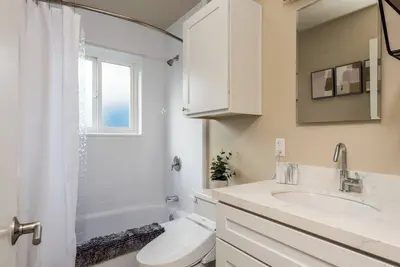 Image de Chique 2-bedroom home with yard near Stanford Hospitals