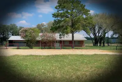 Image de Charming 4-bedroom farmhouse with Ac in welcoming Moore