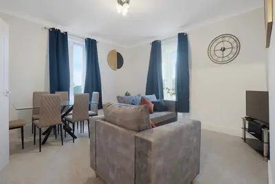 Image de New! 4br in Spencer Street