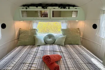 Image de Sweet Vintage Airstream in Flx Wine Country