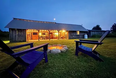 Image de Gather at Hector Meadows Ranch: 4 curated spaces with fire pits, games and swimming pond!