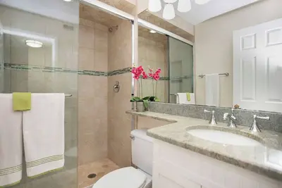 Image de Stunning Ocean Front 2bed/2bath Condo. Beautiful sunset views! !