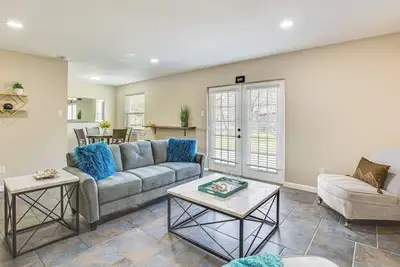 Image de 5 Mi to Fort Worth Stockyards: Home w/ Yard!