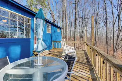 Image de 2 Mi to Kentucky Lake: Cabin w\/ Deck & View in Eva