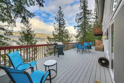 Image de Boat, Fish, Swim: Lake Pend Oreille Home w\/ Deck!