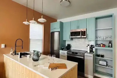 Image de Yellow Door House- 25mins from Nyc!