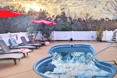 Image de Lux Coastal Escape in Avon: 7br, Sleeps 16!