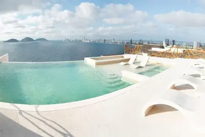 Image de Contemporary Sunset Hills Condo with Pool and Panoramic City and Ocean Views