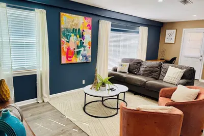 Image de Stylish Cozy 2-bedroom Duplex in enjoyable Stafford with WiFi, Ac, Smart TVs