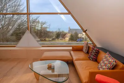 Image de A contemporary Welsh Eco house, set in an acre of land nestled on the Preseli Hills above the sea