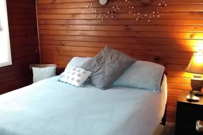 Image de 1 bed, 1 bath Central Dm by Va Hospital North of Drake University No Stairs.