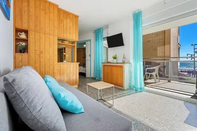 Image de Appartement \"Pineda Beach\" en bord de mer, balcon et Wi-Fi.