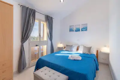 Image de Appartement 'Casa Gardenia Fronte Mare' avec vue sur la mer, Wi-Fi et climatisation