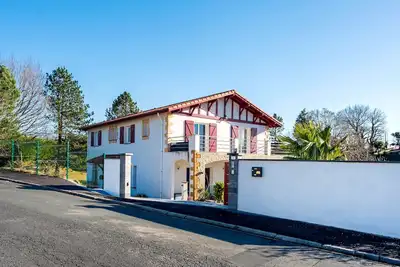 Image de 'Vacances Au Lac Dans Un Duplex 3' avec vue montagne, jardin privé et balcon