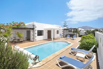 Image de Villa Casa Calma avec vue sur les montagnes, piscine et Wi-Fi.