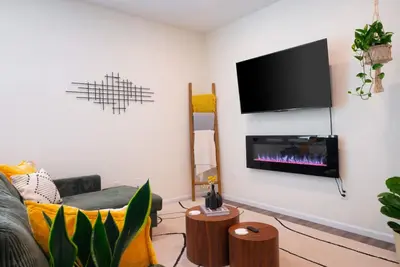 Image de [3br] Chic Retreat | Min from Ku/Mass