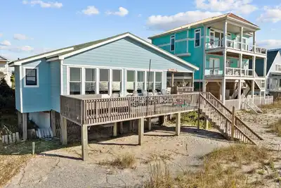 Image de Hgtv Winner: Oceanfront Hamptons-Style Retreat in Kings Lynn