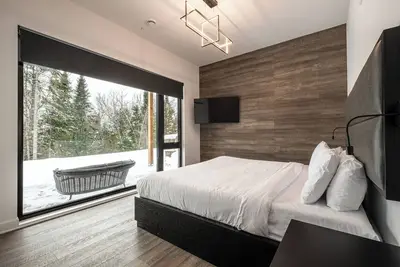 Image de New! Chalet Le Makalu | 6 Bedrooms | Hot tub | Fire Pit