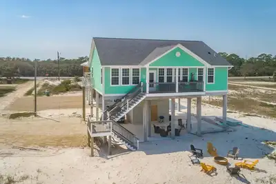 Image de Direct Gulf Frontage - Beach House with Amazing Views, Firepit right on the white sandy beach!