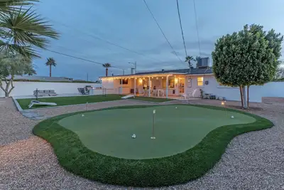 Image de 2 Miles to Old Town - Pet Friendly! Huge Backyard w/ Putting Green + Firepit