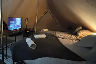 Image de Cozy Hot Tent with Log Burner & Hot Tub Left Tent