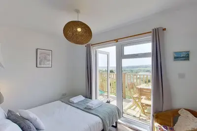 Image de Think Swedish cabin, fresh and clean, with mod cons to keep life easy and a bit of comfort and style