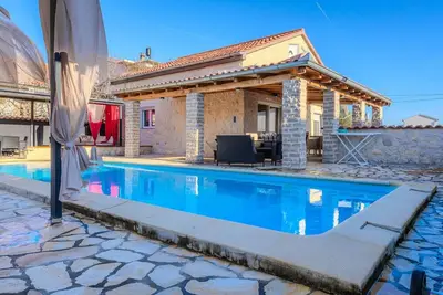 Image de Maison pour la famille avec la piscine Posedarje, Novigrad (K-23728)