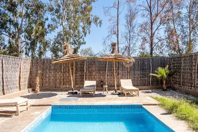 Image de Private Poolside Villa - 12 min to Downtown