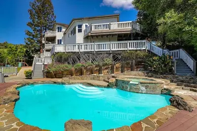 Retreat @ 7b4b villa with Pool, Hot Tub and Amazing View in Sf Bay