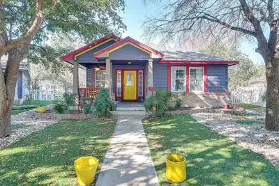 Image de Boho-Chic Retreat w\/ Yard, 22 Mi to Dtwn Austin!